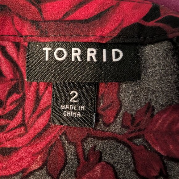 Black and Red top Torrid - Picture 3 of 4